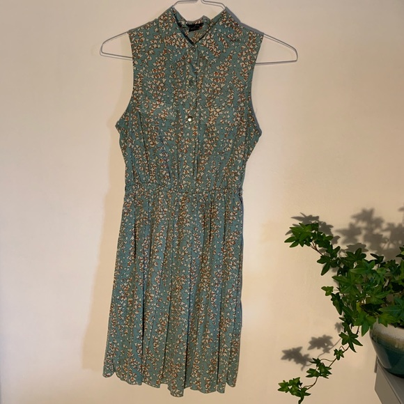 Dress - Picture 2 of 4